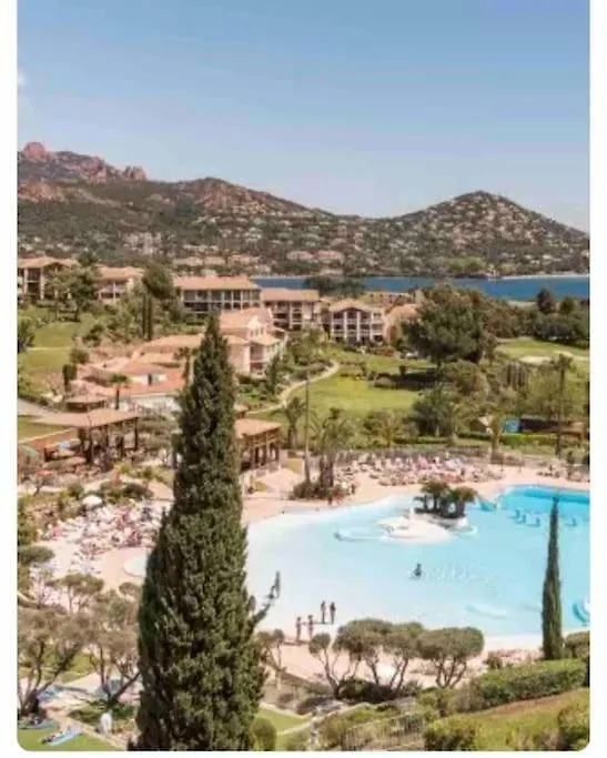 Appart Vue Mer Et Esterel-Piscine Saint-Raphael  Apartment