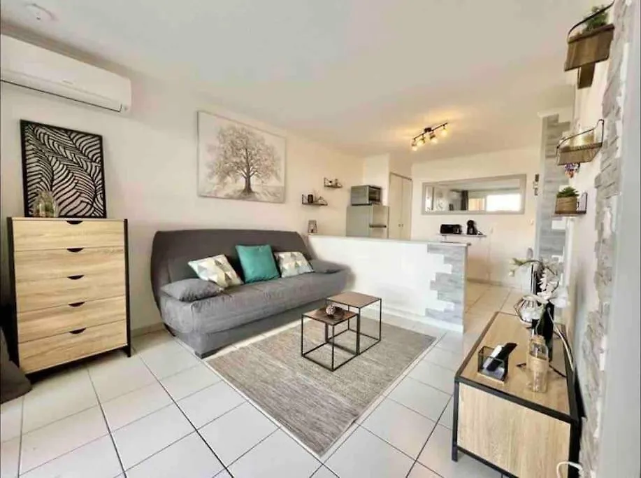 Apartment Appart Vue Mer Et Esterel-Piscine Saint-Raphael  France